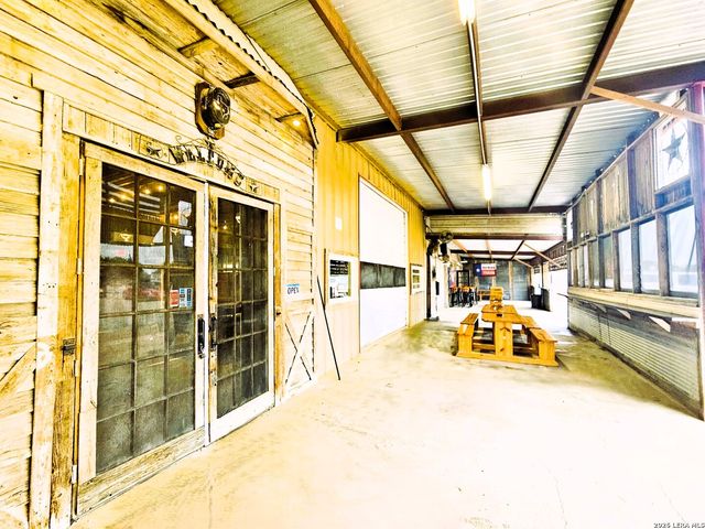 4951 FM 1283, Pipe Creek, TX 78063