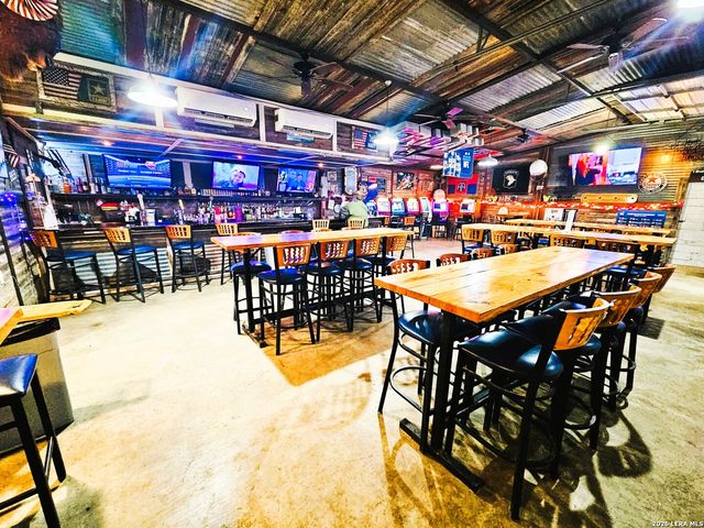 4951 FM 1283, Pipe Creek, TX 78063