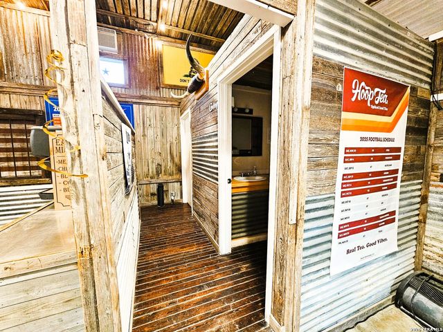 4951 FM 1283, Pipe Creek, TX 78063