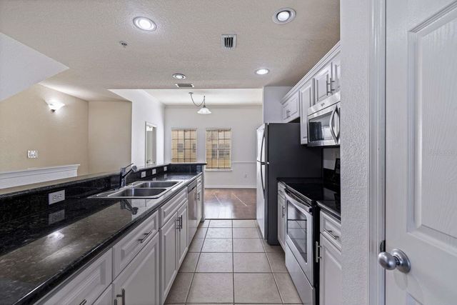 5252 W KENNEDY BOULEVARD, Tampa, FL 33609