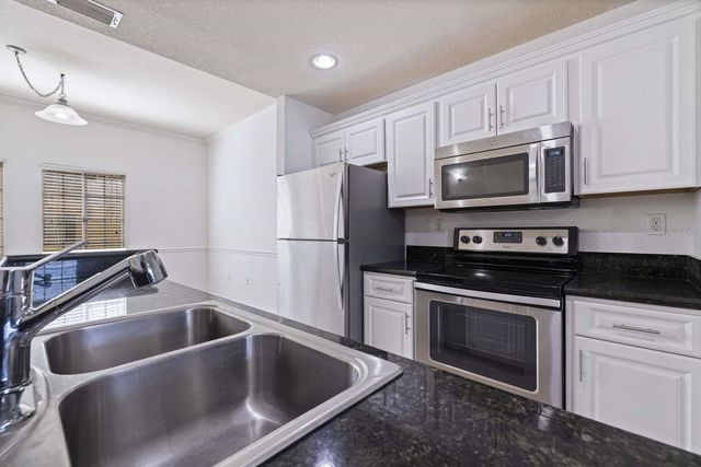 5252 W KENNEDY BOULEVARD, Tampa, FL 33609