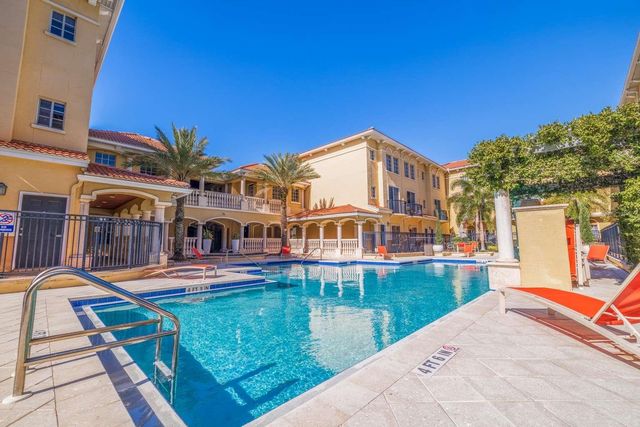 5252 W KENNEDY BOULEVARD, Tampa, FL 33609