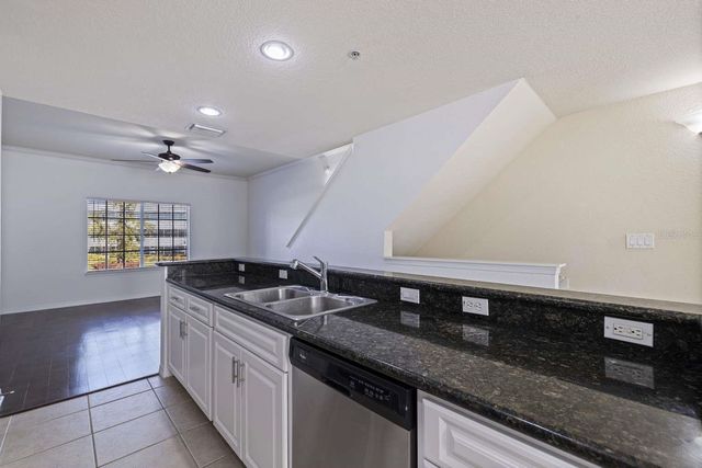 5252 W KENNEDY BOULEVARD, Tampa, FL 33609
