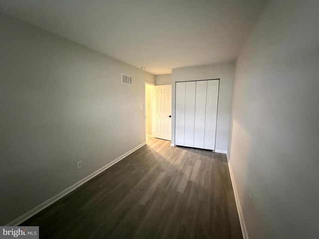 10 SUNNY BND, Newark, DE 19702