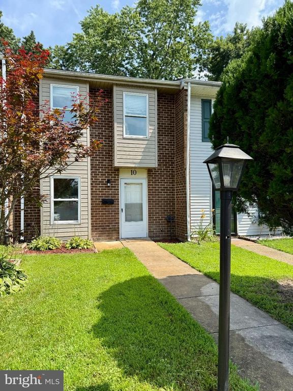 10 SUNNY BND, Newark, DE 19702