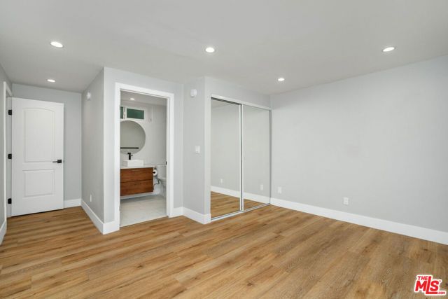 5923 Etiwanda Avenue 106, Tarzana (los Angeles), CA 91356