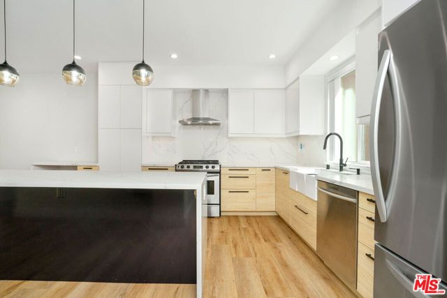 5923 Etiwanda Avenue 106, Tarzana (los Angeles), CA 91356