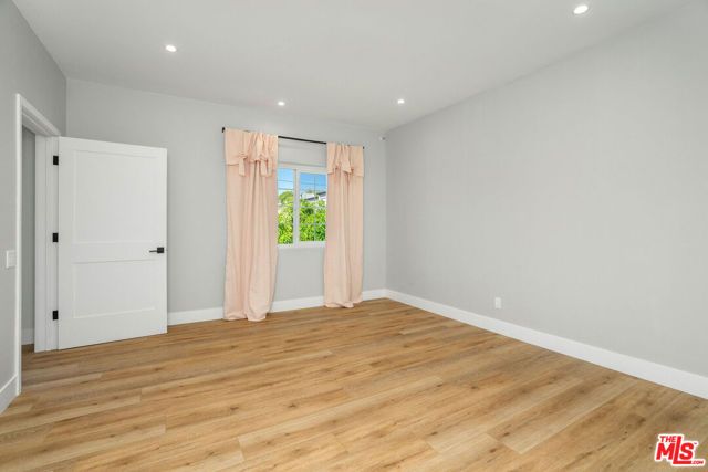 5923 Etiwanda Avenue 106, Tarzana (los Angeles), CA 91356