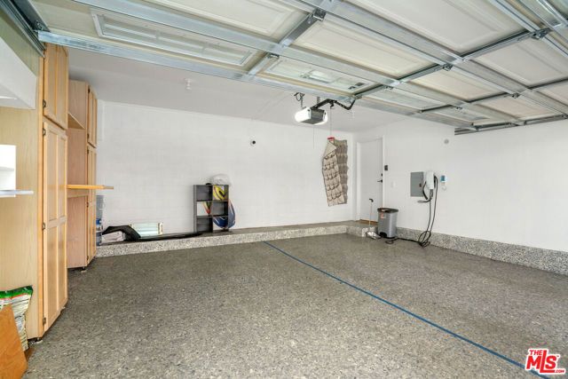 5923 Etiwanda Avenue 106, Tarzana (los Angeles), CA 91356