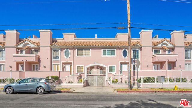 5923 Etiwanda Avenue 106, Tarzana (los Angeles), CA 91356