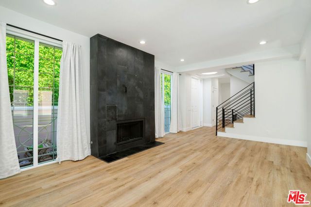 5923 Etiwanda Avenue 106, Tarzana (los Angeles), CA 91356