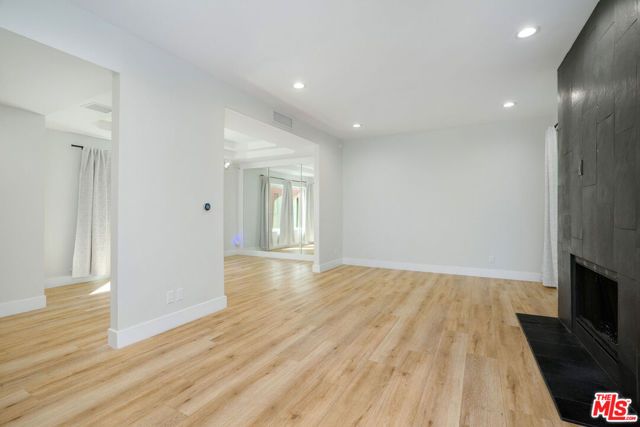 5923 Etiwanda Avenue 106, Tarzana (los Angeles), CA 91356