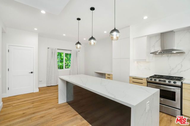 5923 Etiwanda Avenue 106, Tarzana (los Angeles), CA 91356