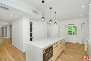 5923 Etiwanda Avenue 106, Tarzana (los Angeles), CA 91356