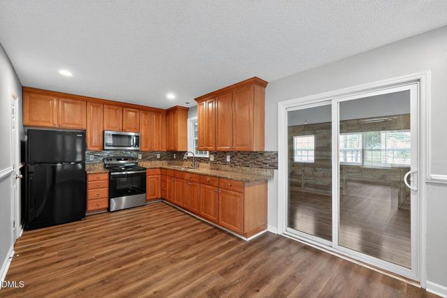 637 Bullhardt Drive, Zebulon, NC 27597