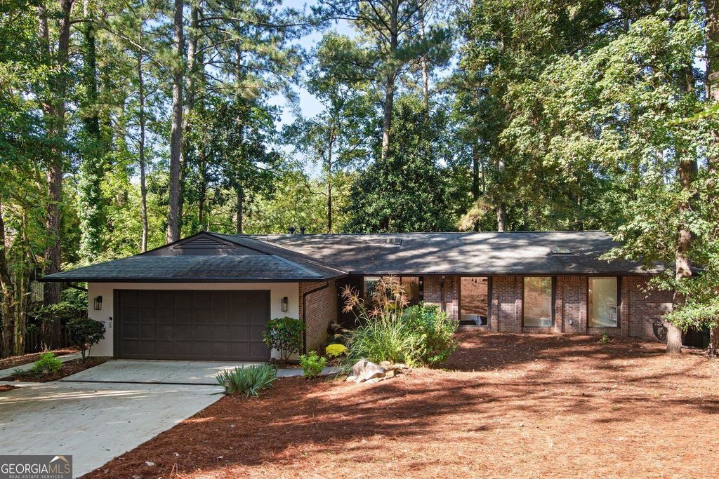 9270 N Lake Drive, Roswell, GA 30076 — exterior