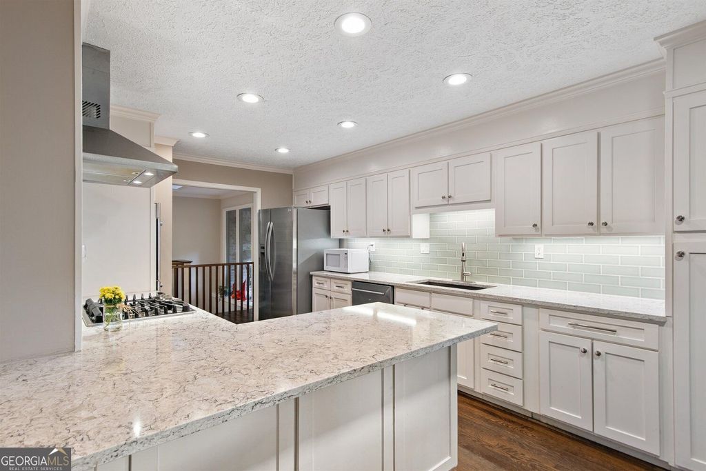9270 N Lake Drive, Roswell, GA 30076 — photo 5