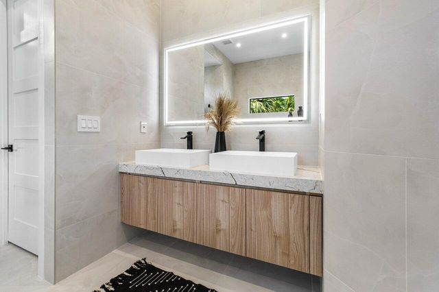 221 Milestone Way, West Palm Beach, FL 33415