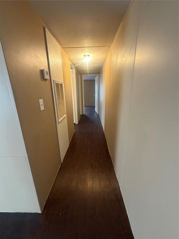 601 Clear Lake Road D, Highlands, TX 77562
