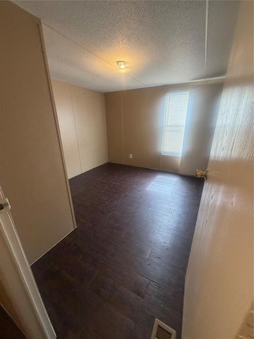 601 Clear Lake Road D, Highlands, TX 77562
