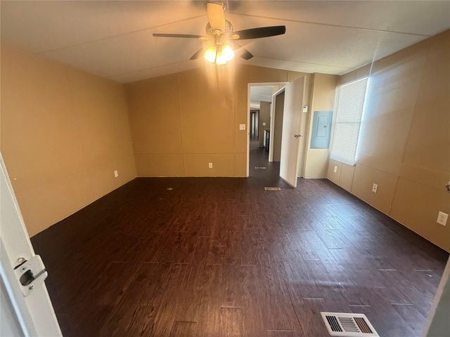601 Clear Lake Road D, Highlands, TX 77562