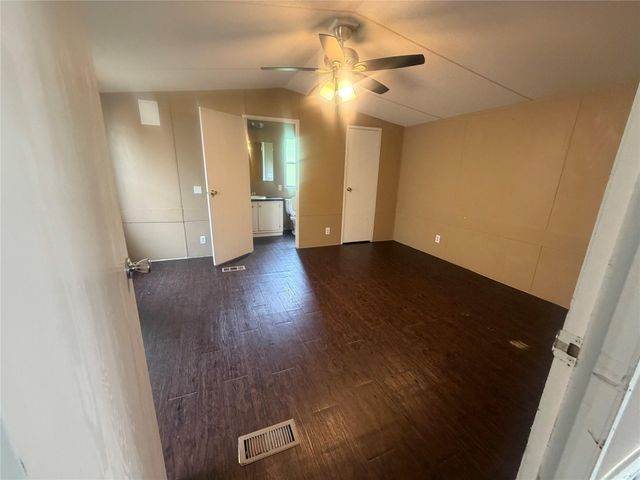 601 Clear Lake Road D, Highlands, TX 77562