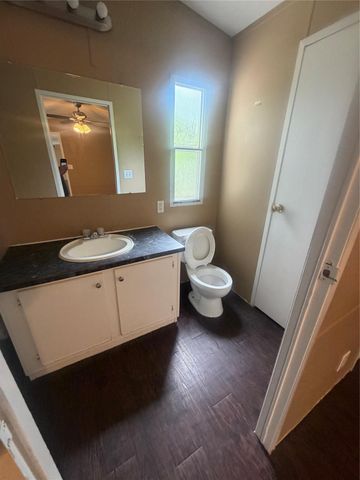 601 Clear Lake Road D, Highlands, TX 77562