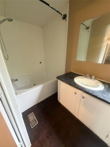 601 Clear Lake Road D, Highlands, TX 77562