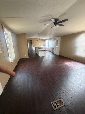 601 Clear Lake Road D, Highlands, TX 77562