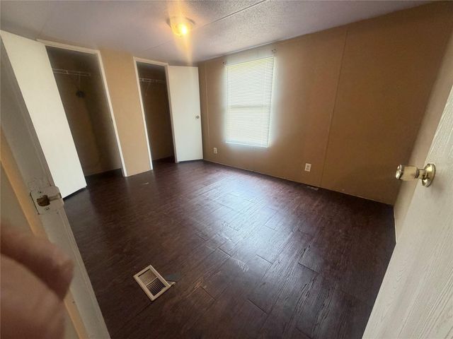 601 Clear Lake Road D, Highlands, TX 77562