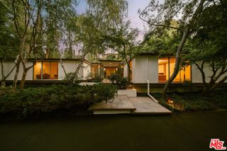 832 Canon Drive, Pasadena, CA 91106