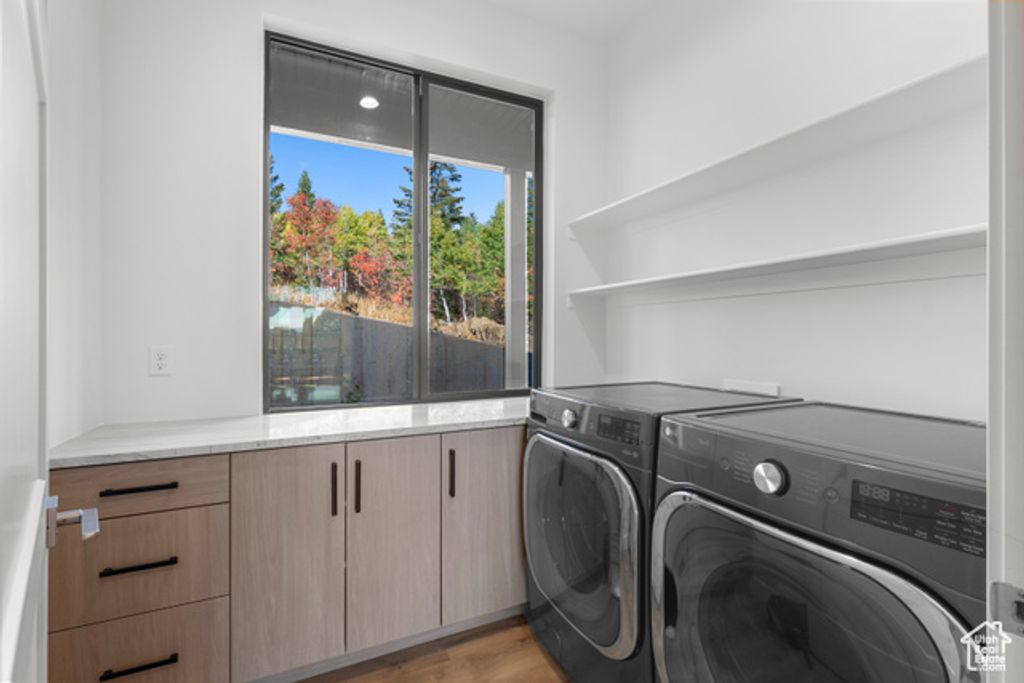 Image 17 of property listing at 984 S CROSSED ARROWS CIR, Garden City, UT 84028