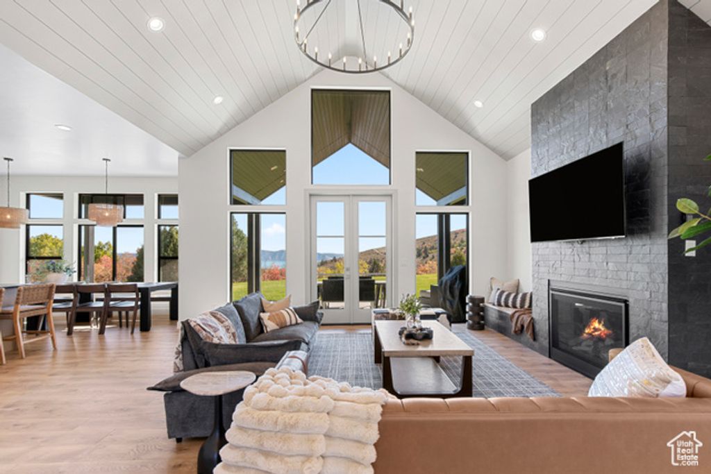 Image 7 of property listing at 984 S CROSSED ARROWS CIR, Garden City, UT 84028