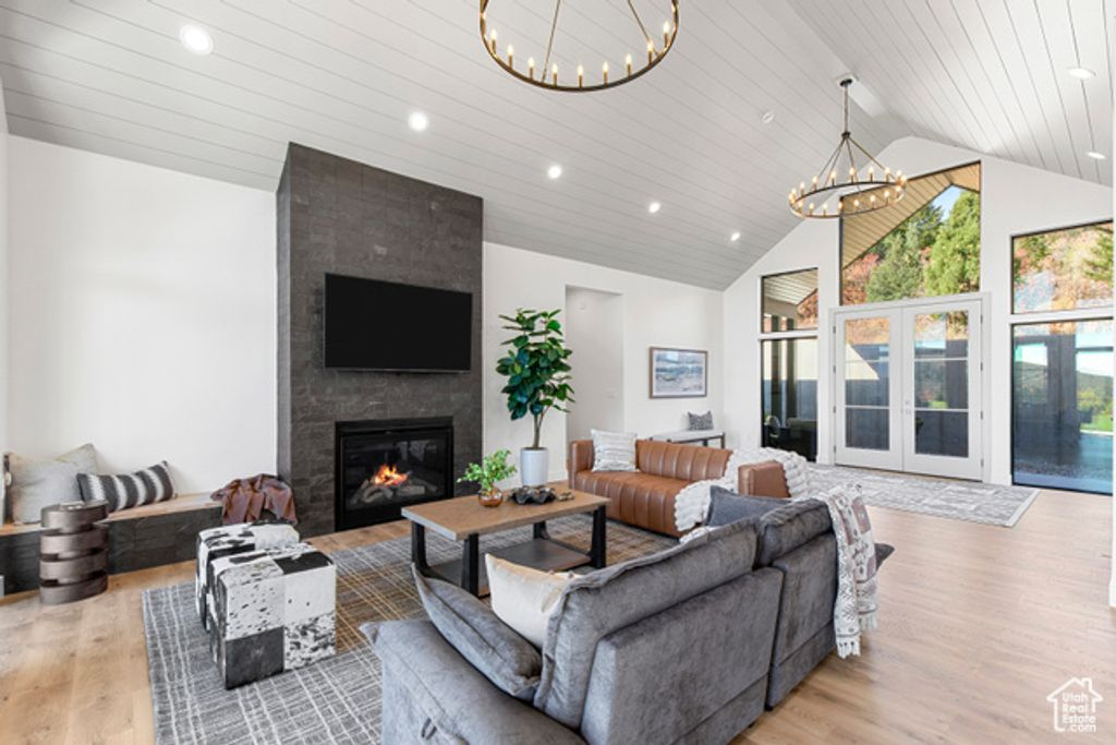 Image 8 of property listing at 984 S CROSSED ARROWS CIR, Garden City, UT 84028