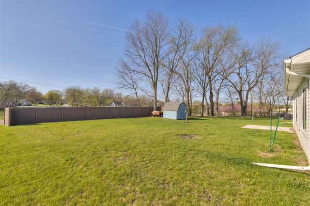 4343 Grover Woods Lane, Des Moines, IA 50317
