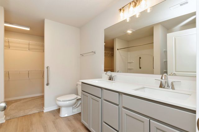 4343 Grover Woods Lane, Des Moines, IA 50317
