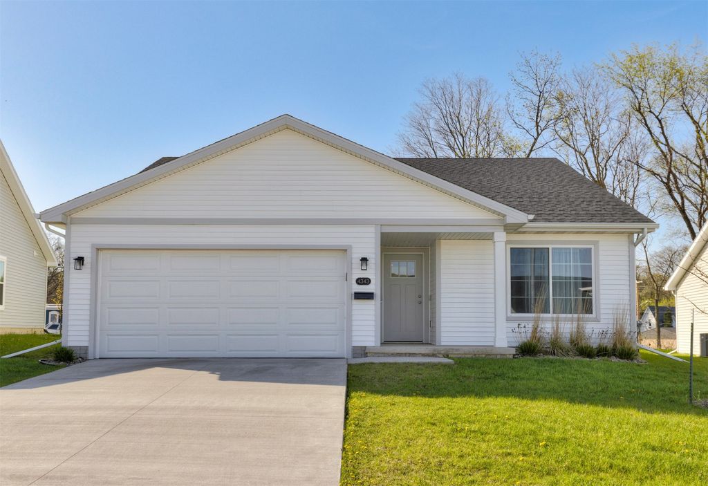 4343 Grover Woods Lane, Des Moines, IA 50317