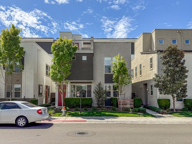 434 Crate Ave, Sacramento, CA 95818