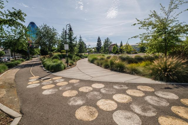 434 Crate Ave, Sacramento, CA 95818