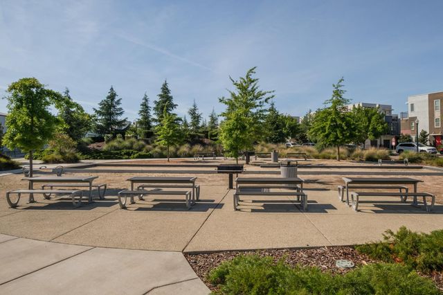 434 Crate Ave, Sacramento, CA 95818