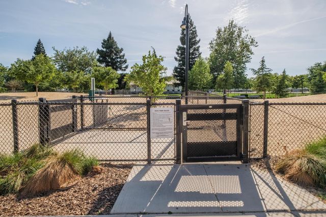 434 Crate Ave, Sacramento, CA 95818