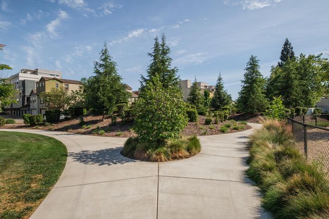 434 Crate Ave, Sacramento, CA 95818