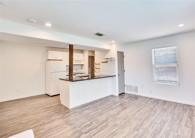 7305 Grand Canyon DR B, Austin, TX 78752