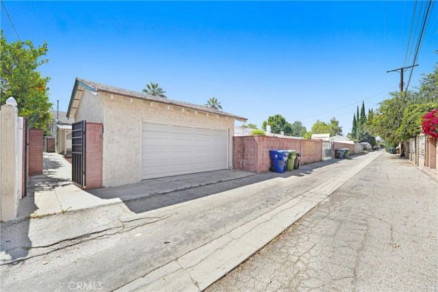 10352 Hayvenhurst, Granada Hills, CA 91344