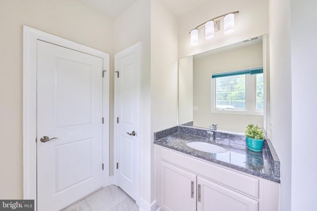 605 MEADOW LN SW, Vienna, VA 22180