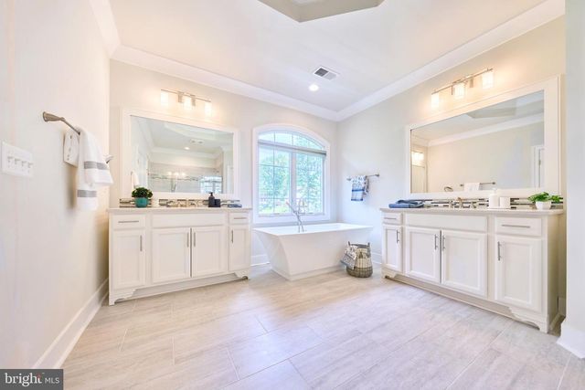 605 MEADOW LN SW, Vienna, VA 22180
