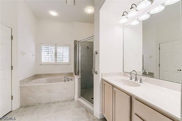 8864 New Castle DR, Fort Myers, FL 33908