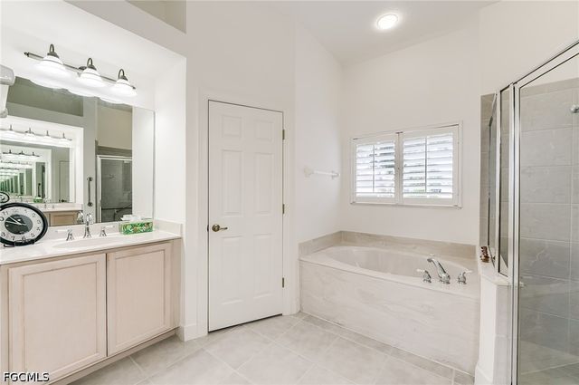 8864 New Castle DR, Fort Myers, FL 33908