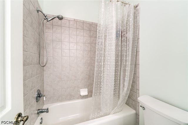 8864 New Castle DR, Fort Myers, FL 33908