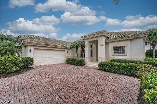8864 New Castle DR, Fort Myers, FL 33908